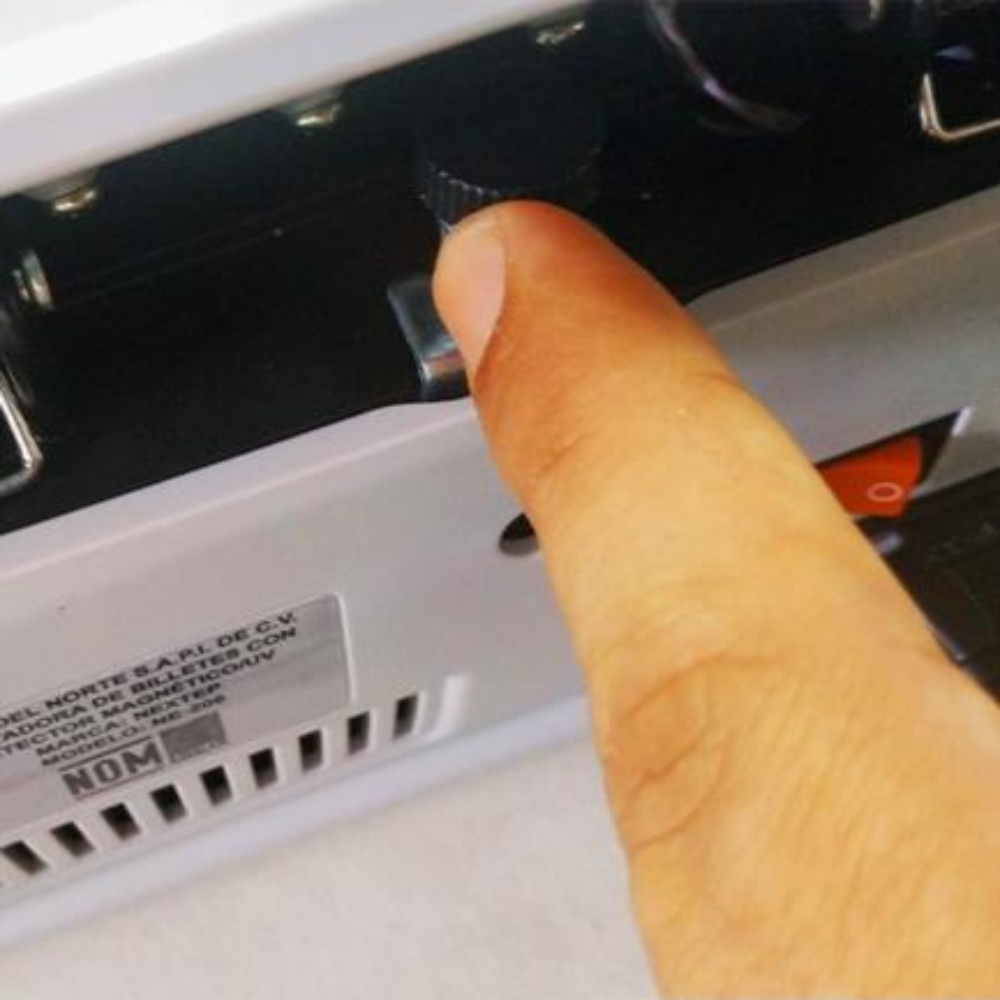 Contadora de Billetes Nextep con Detector Magnético y Ultravioleta, Blanca NE-206