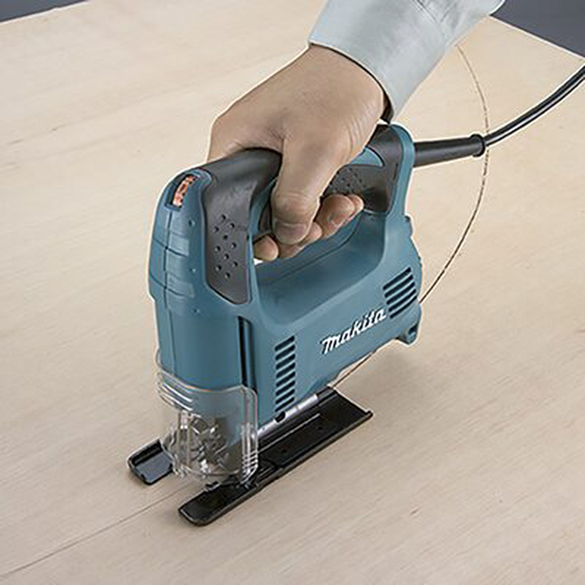 Sierra Caladora de 450W con Estuche