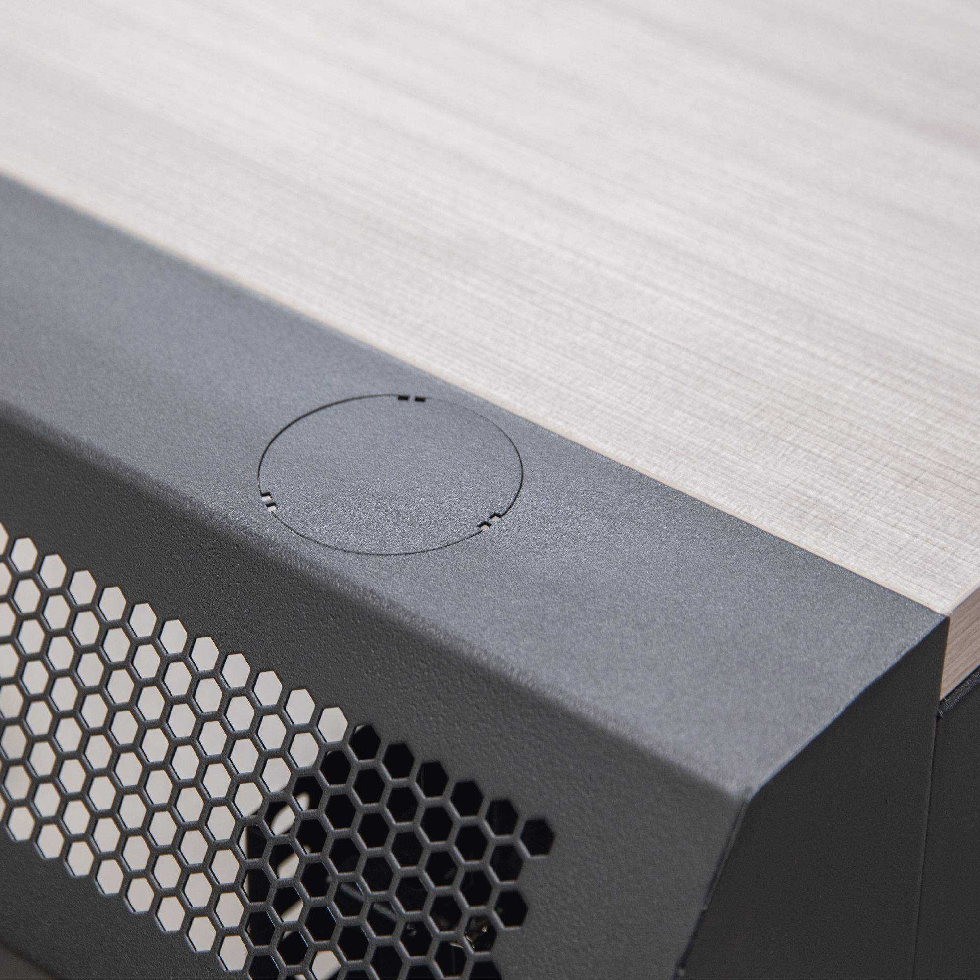 Consola Profesional para Monitoreo o Cómputo con Rack y Gestión de Cables