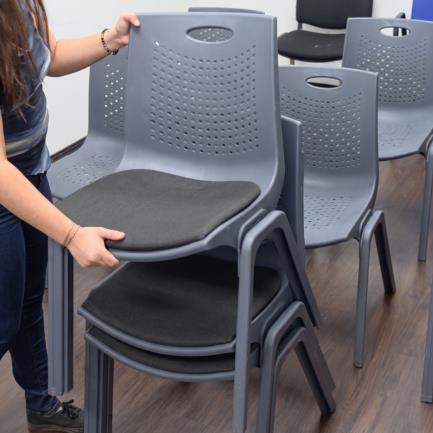Silla De Visitas/Comedor Nextep Fibra Alta Resistencia Acojinada Apilable Gris Obscuro